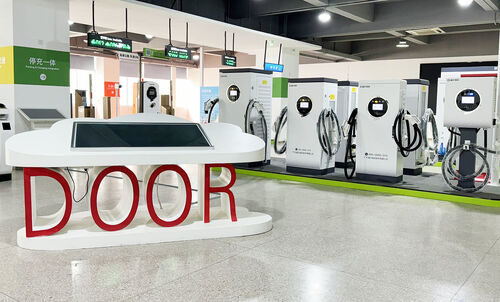 最新の企業ニュース 詳細分析: バッテリーエネルギー貯蔵システムとモバイルEV充電ステーションの導入に対する投資収益率 (ROI)